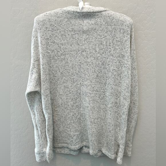 AMERICAN EAGLE | Gray Button Front Cardigan Sweater Pockets Soft Knit | Small - Picture 4 of 7